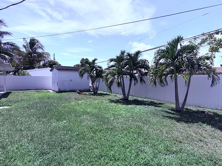 9235 SW 41st St — Photo 50