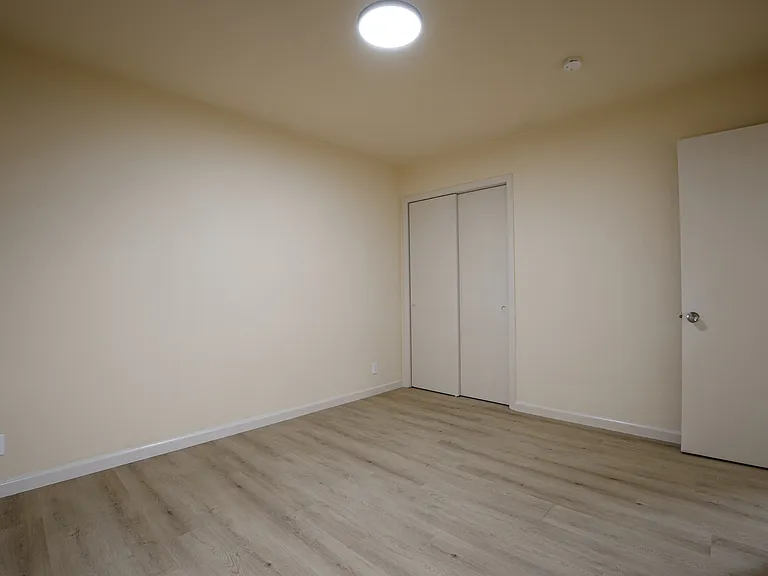 582 Euclid Ave #D — Photo 6