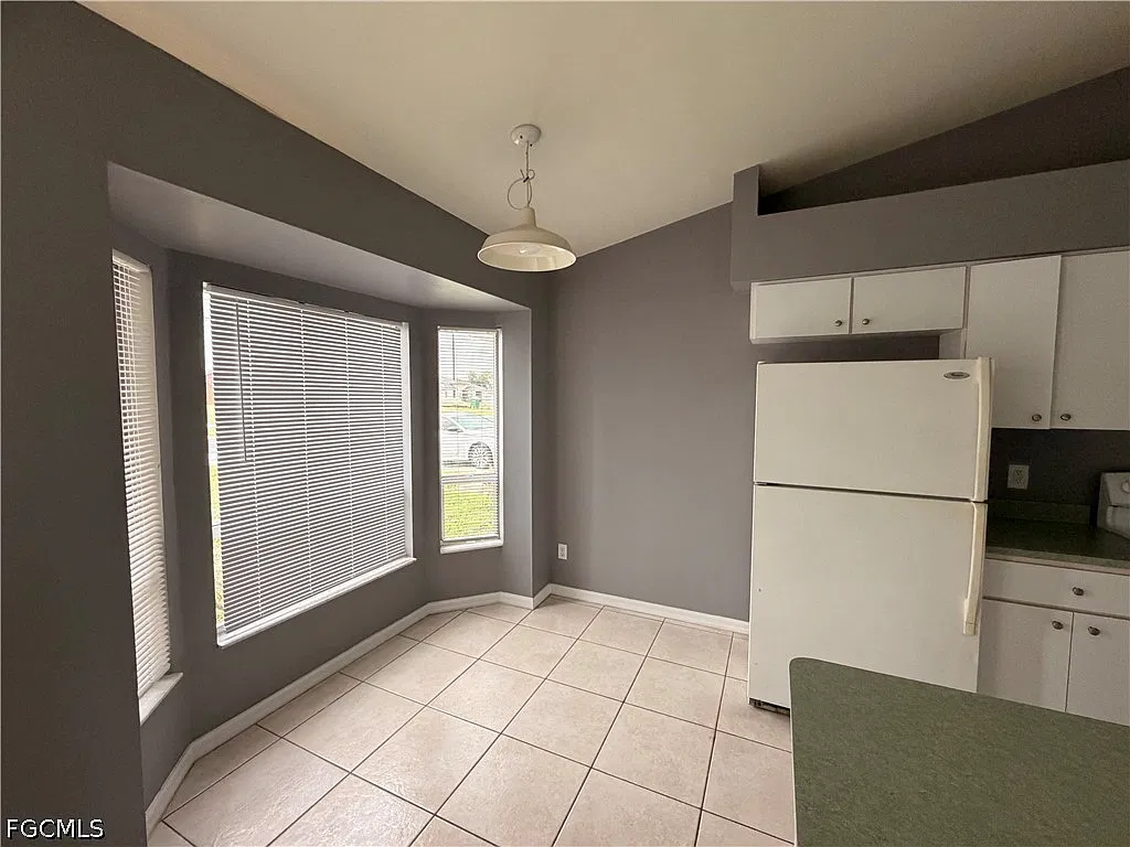 3 bed, 2.0 bath, 1139 sqft, $1,600 — Photo 3