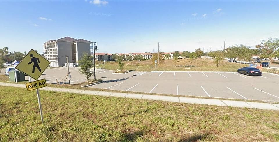 1st image of 811 RETREAT BOULEVARD #101