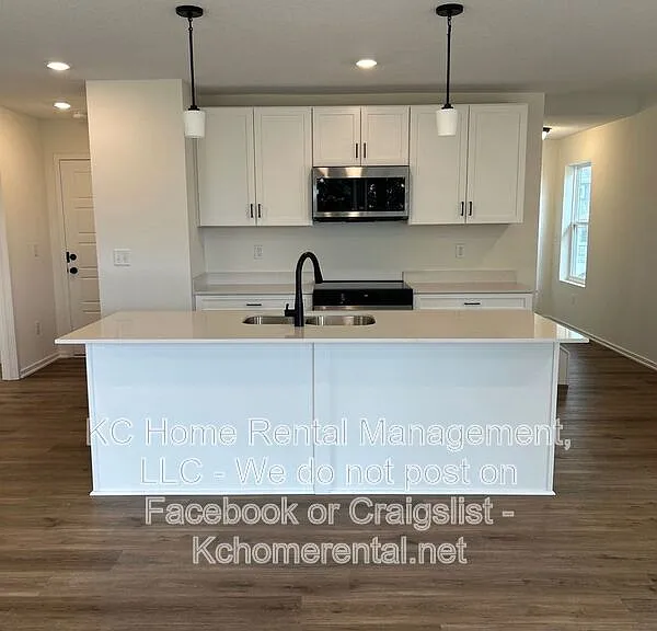 8716 SW Edgewater Dr — Photo 2