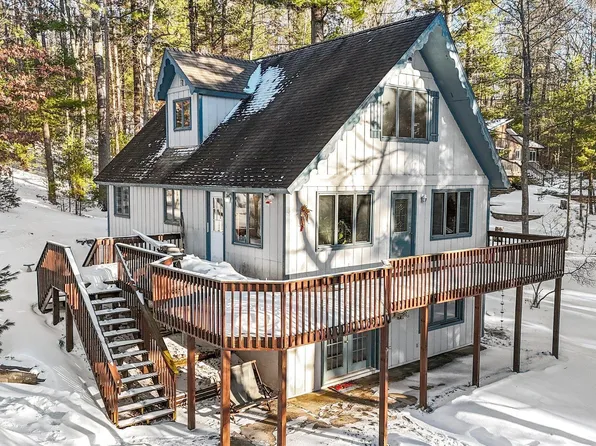 907 E Arbutus Lake Rd, Traverse City, MI 49696