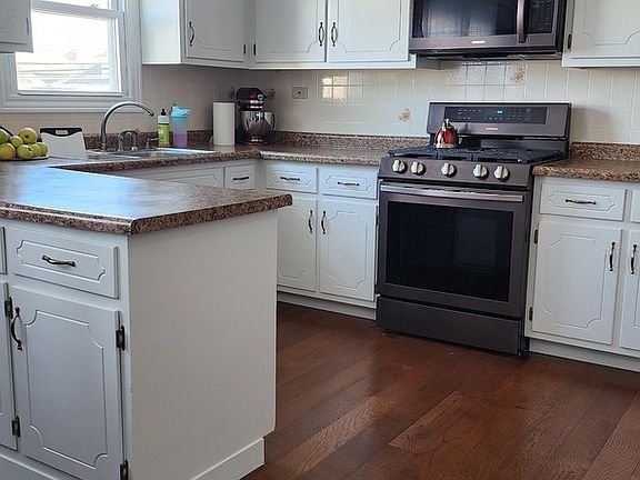 2nd image of 32 Conti Pkwy #2C