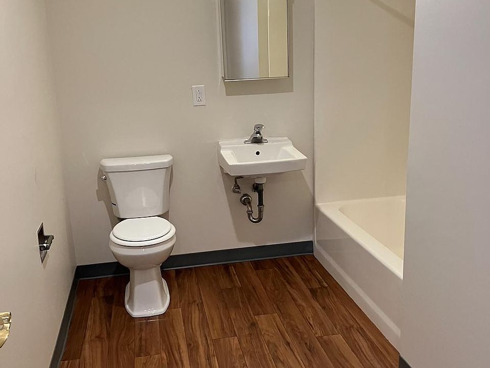 2nd image of 90 Pearl St #2B