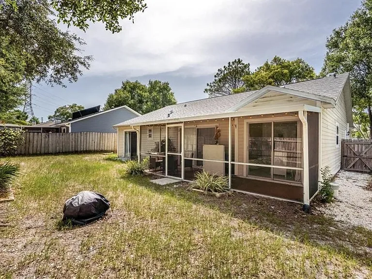 2828 Wesleyan Dr — Photo 23