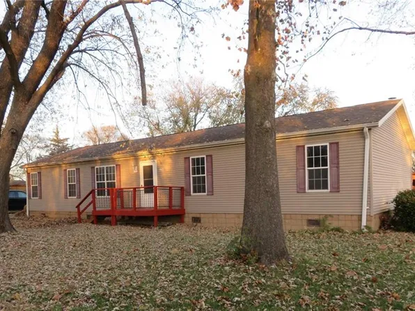 2709 SW Lower Lake Rd, Saint Joseph, MO 64504