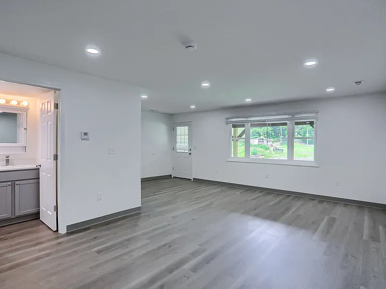 124 Kathleen Dr #2 — Photo 20