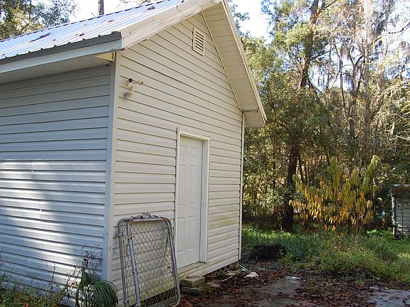 3rd image of 254 NW Gwen Lake Ave