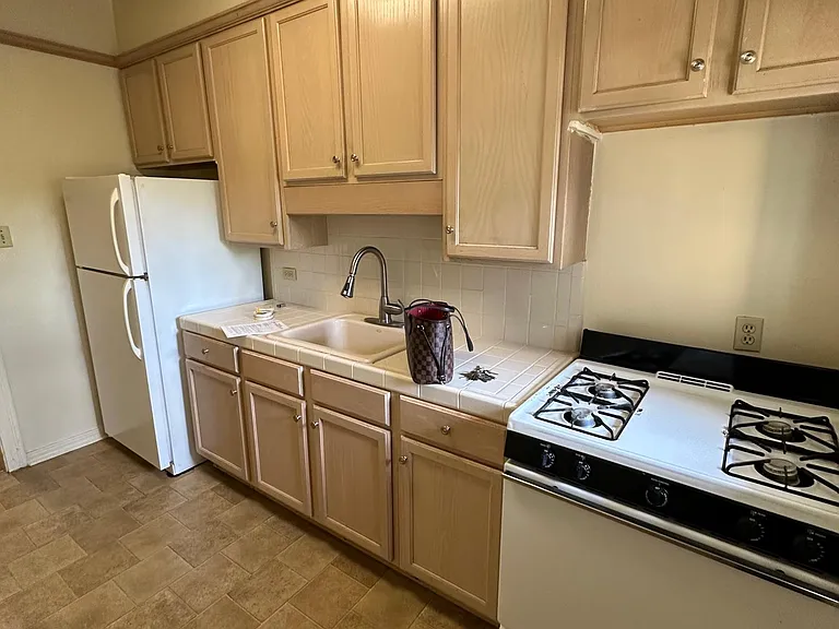 414 W Kings Hwy #4 — Photo 8