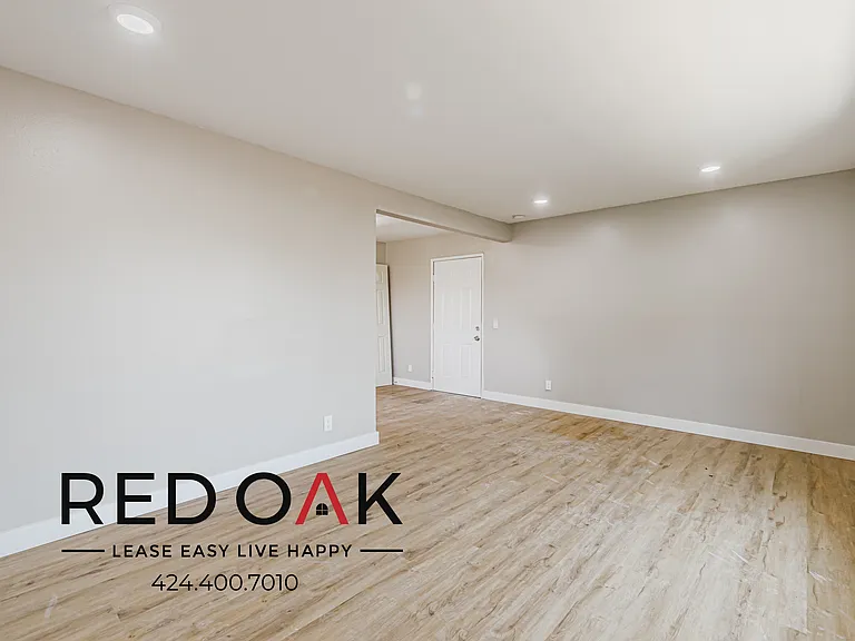 921 W 82nd St #21 — Photo 8