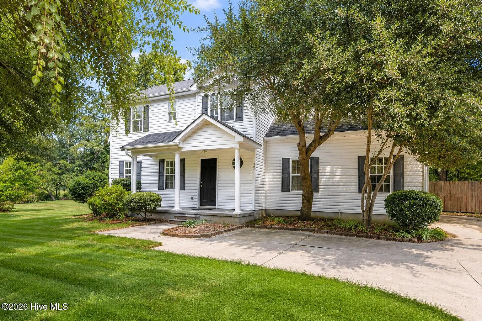 3 bed, 2.5 bath, 1758 sqft, $2,300 — Photo 3