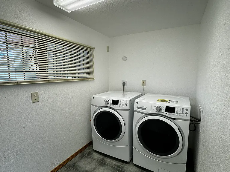 908 Faye Pl NE — Photo 16
