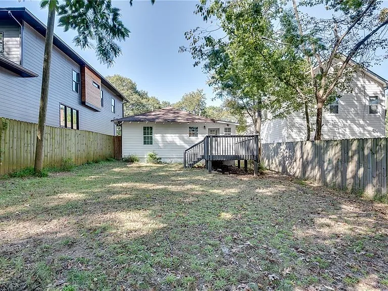 244 Laurel Ave SW — Photo 26