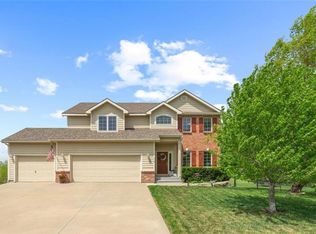 318 Signal Ridge Dr, Baldwin City, KS 66006