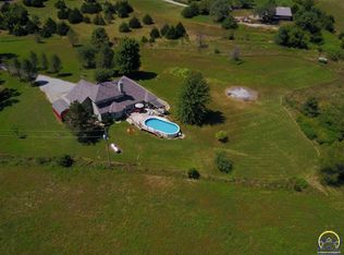 2236 NE 56th St, Topeka, KS 66617