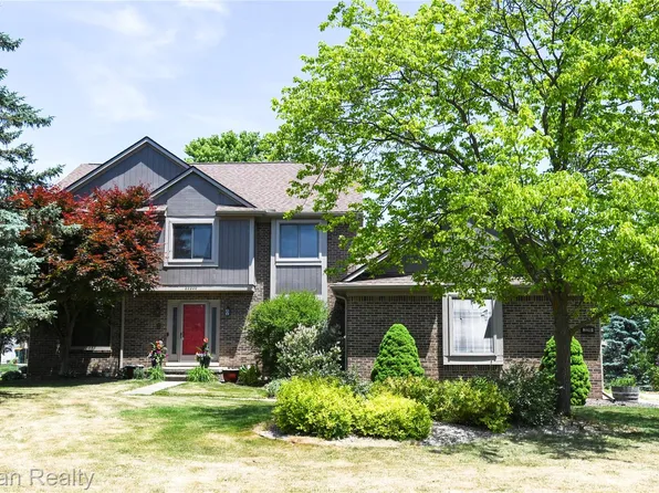 22200 Heatheridge Ln, Northville, MI 48167