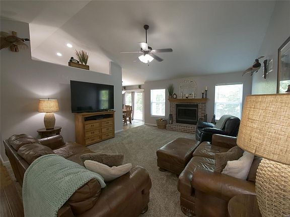 3rd image of 619 Louisbourg Dr