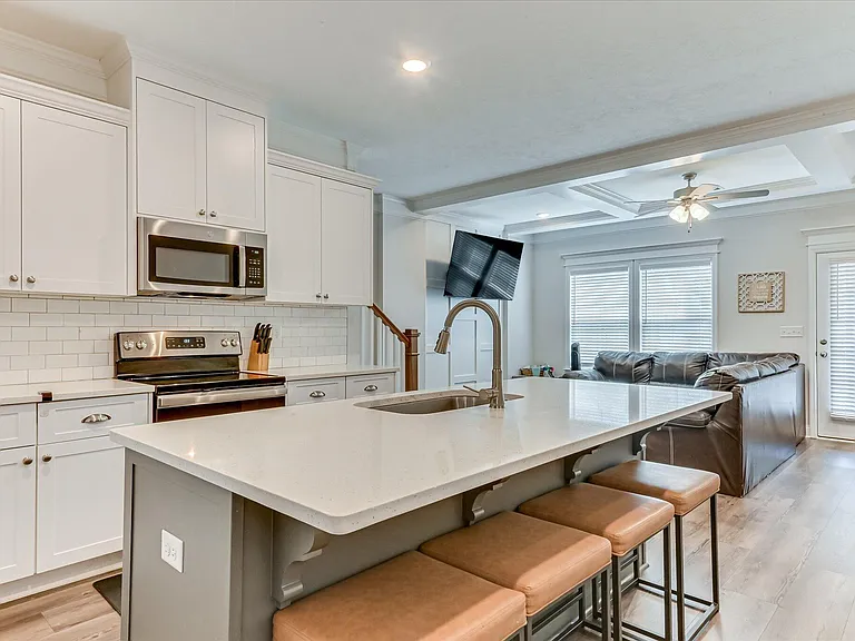 1055 Linsmore Ave — Photo 16