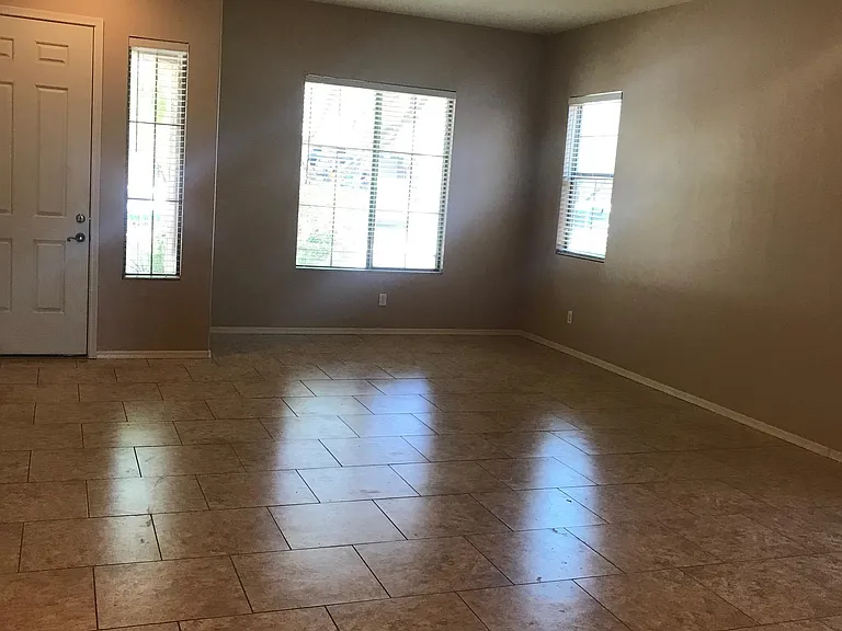 1247 W Lyle Ln — Photo 8