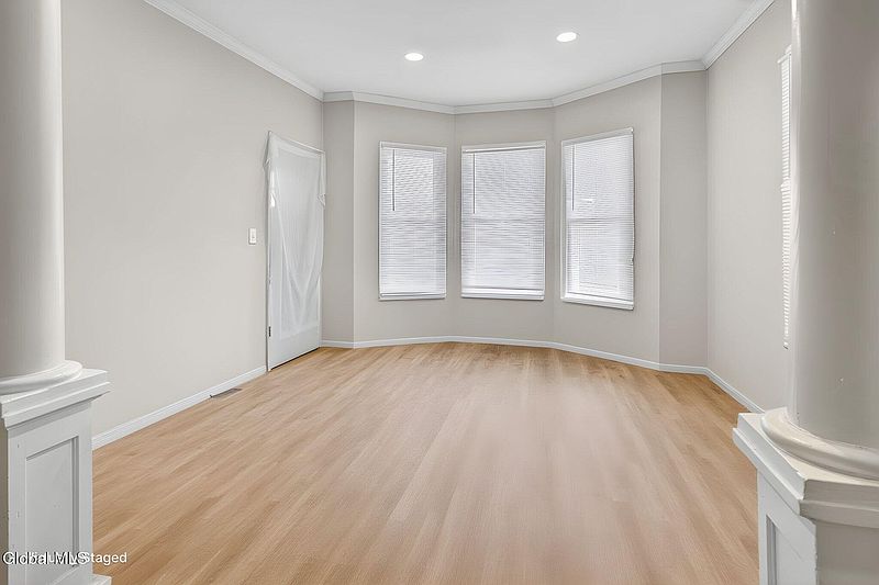 3rd image of 30 118th Street