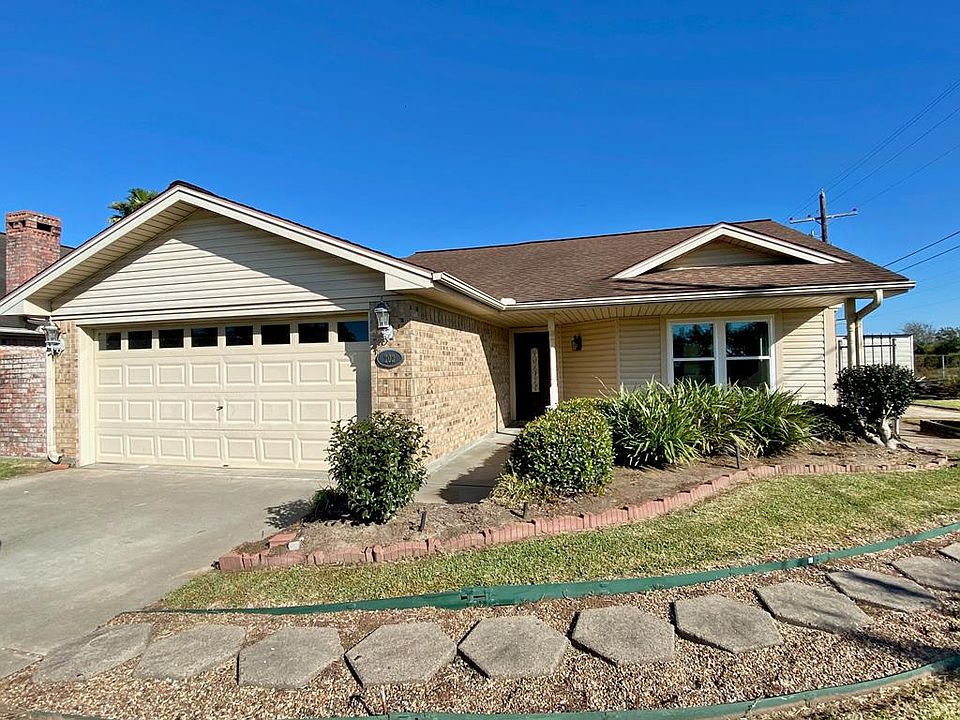 1st image of 202 Cambridge Cir