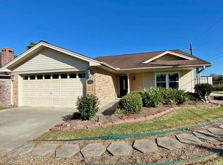 202 Cambridge Cir, Pt Neches, TX 77651