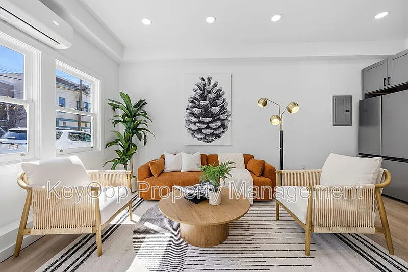 1 bed, 1.0 bath, 601 sqft, $4,200 — Photo 2