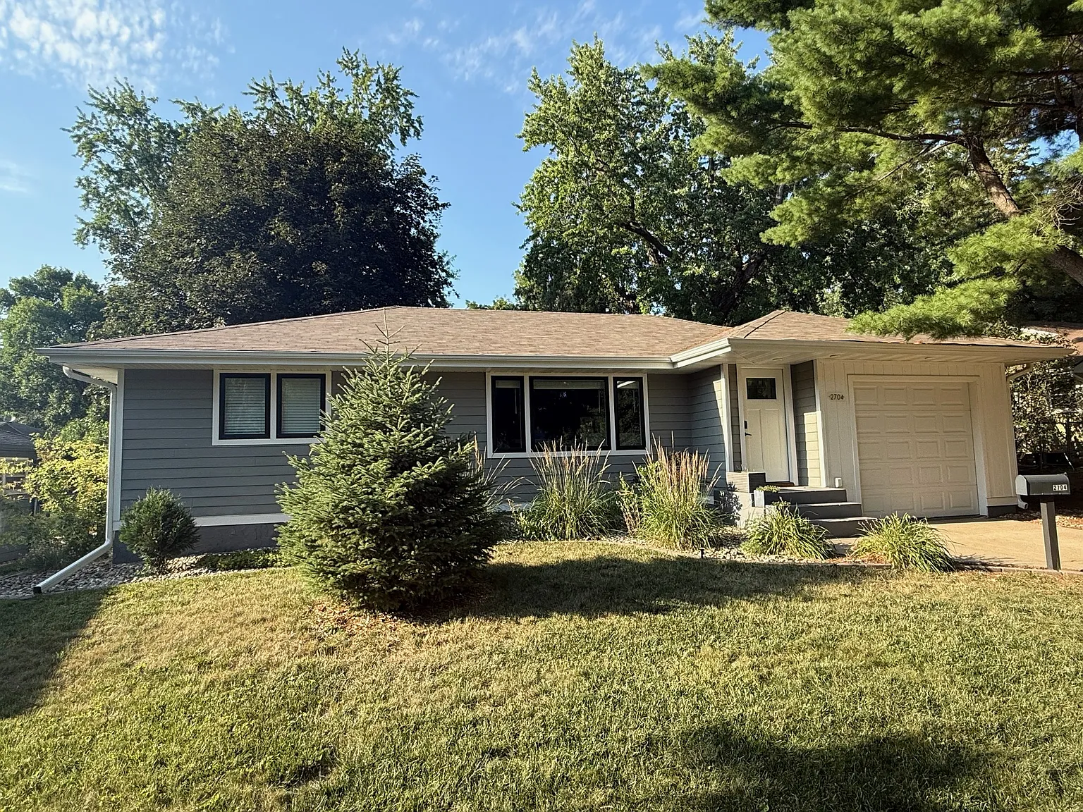 3 bed, 1811 sqft, $2,200 — Photo 1