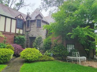 12 Longview Pl, Great Neck, NY 11021