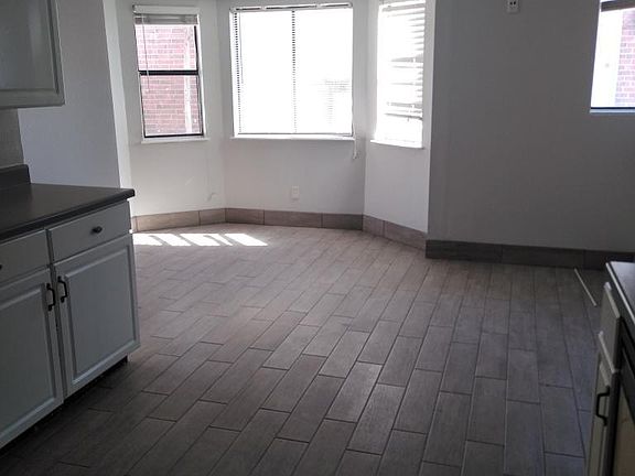 5th image of 749 Derrickson Dr