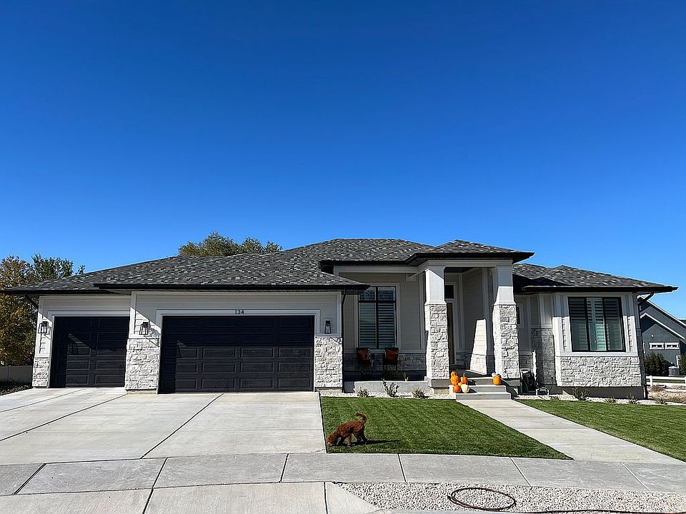 1st image of 134 W Magnolia Cir
