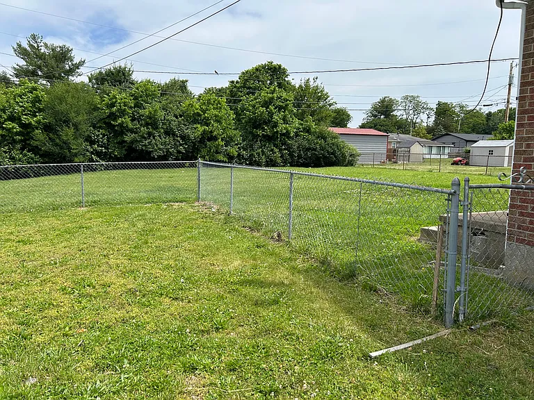 300 E Brown St — Photo 10