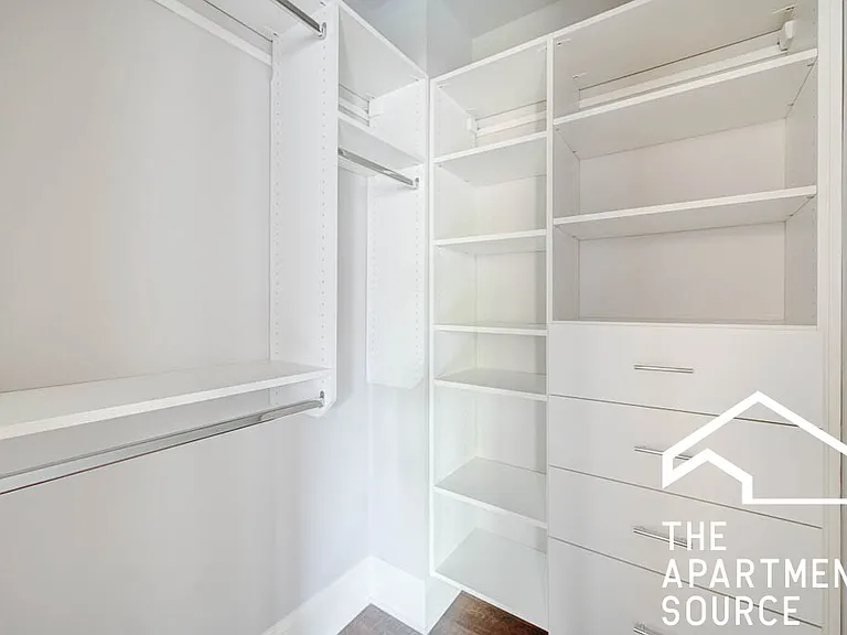 817 W Lakeside Pl #208 — Photo 6