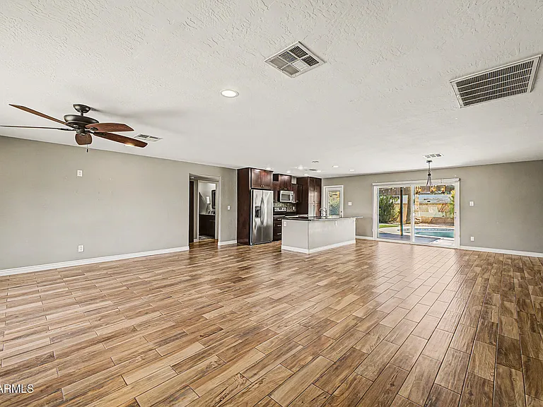 1340 E Donner Dr — Photo 4