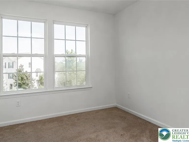 1096 Sparrow Way — Photo 36