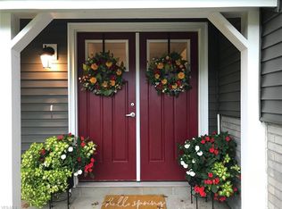 105 Greenbriar Dr, Aurora, OH 44202