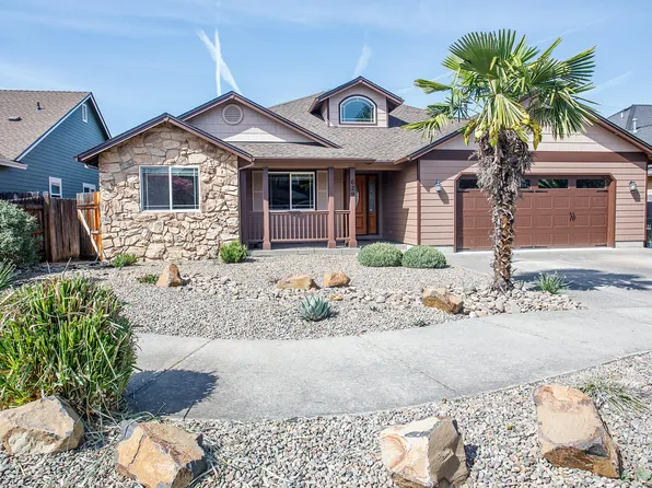 629 Cedarwood Dr, Eagle Pt, OR 97524
