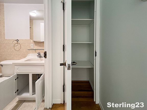4th image of 3132 31st St APT 4D