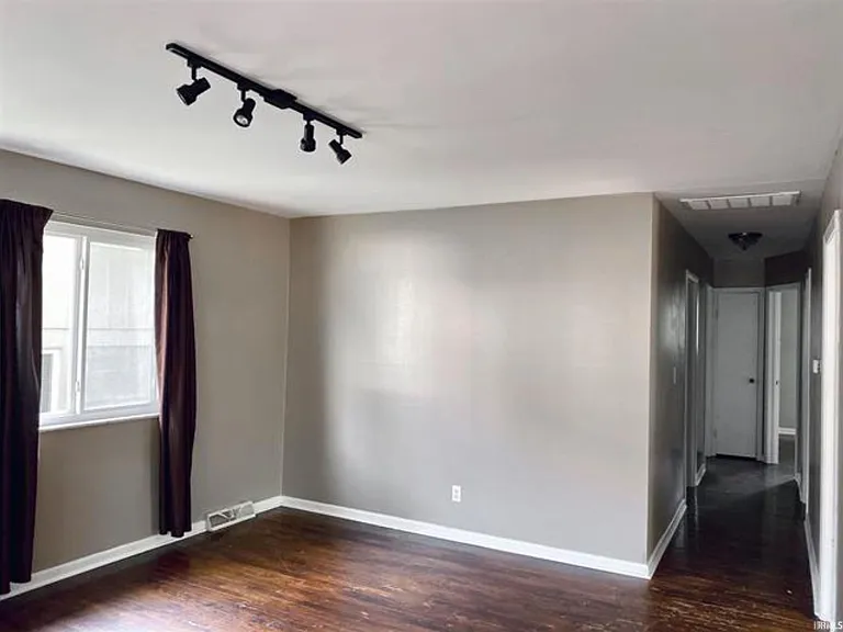 429 N Clark St — Photo 3