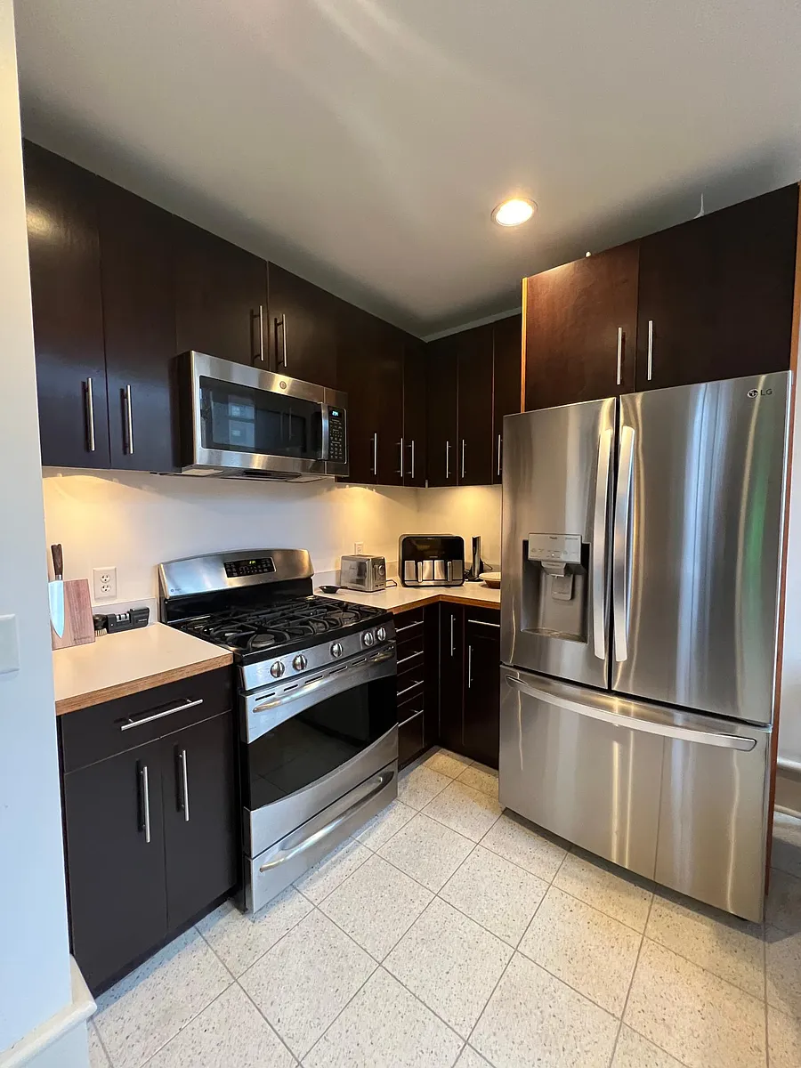 Building Photo - 214 4th St E #101