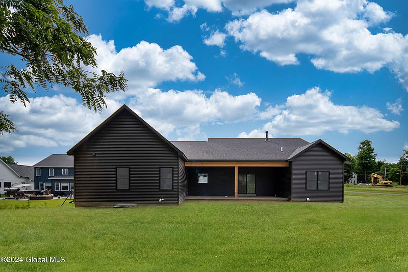 4th image of 2798 Phillips Road