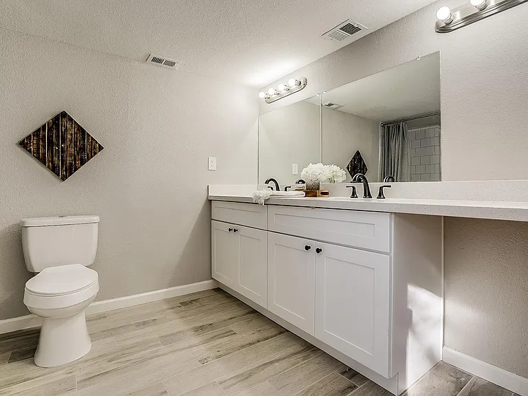 351 E Thomas Rd #D201 — Photo 37