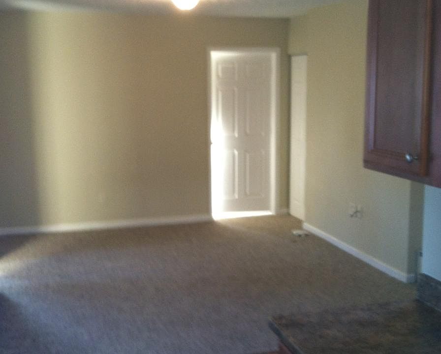 2nd image of 4801 Walnut St