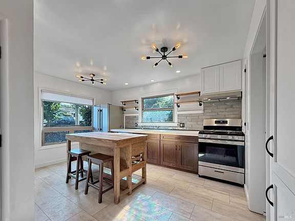 4th image of 1021 Cedar Street