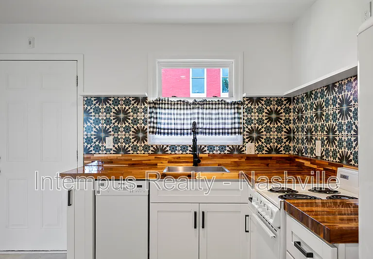 910 Shelby Ave #201 — Photo 4