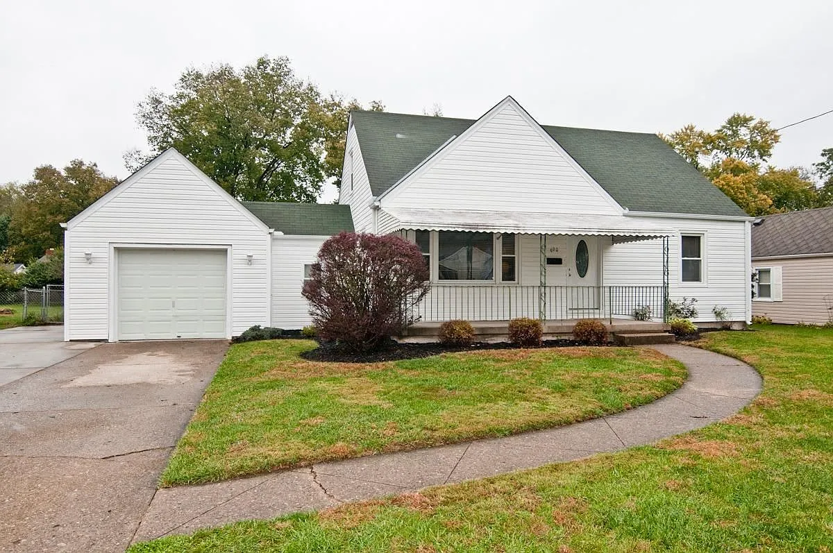 690 Doris Jane Ave photo 1