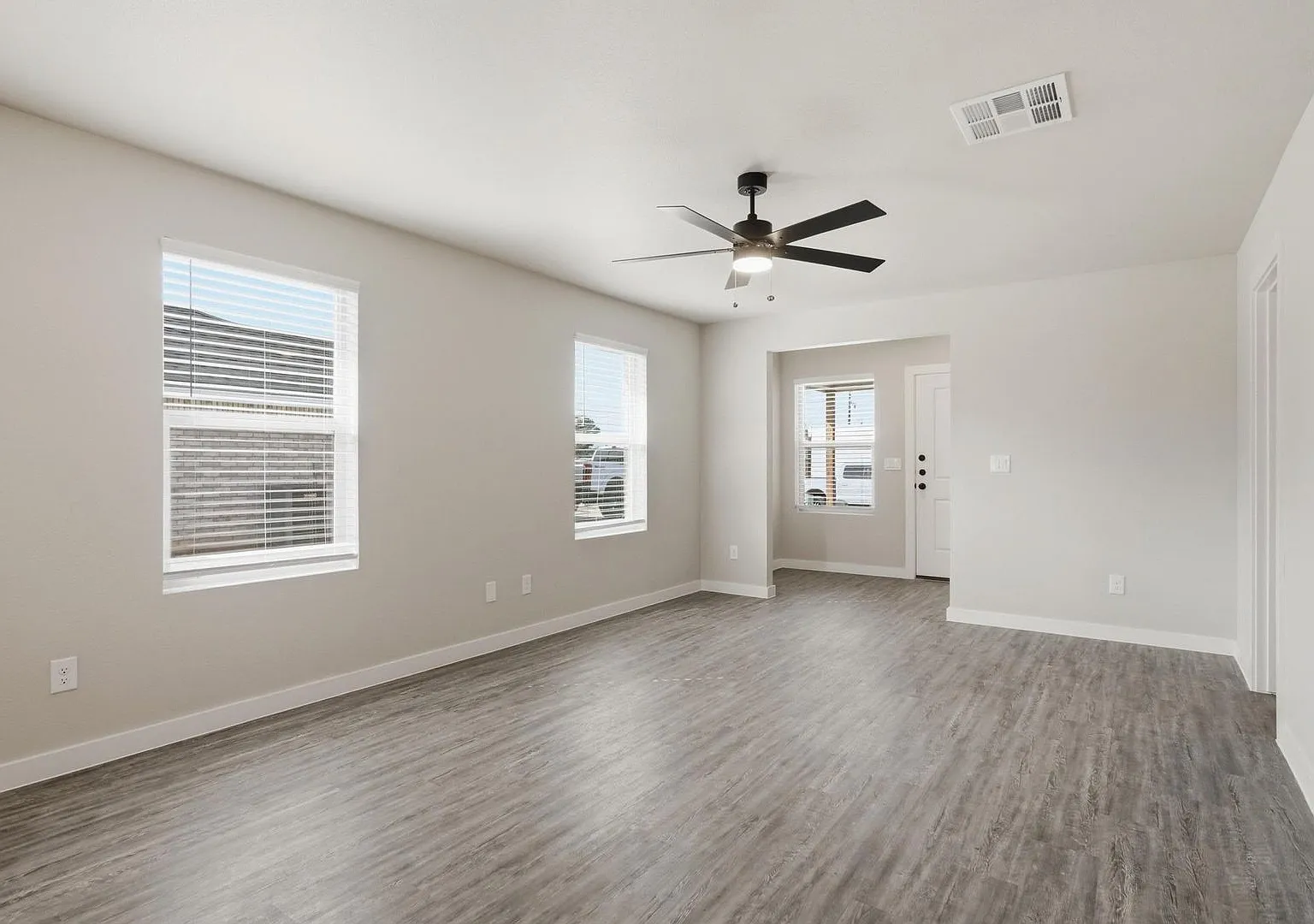 Your Brand-New Home Awaits 3 Bed, 2 Bath Near Stargate — Photo 3