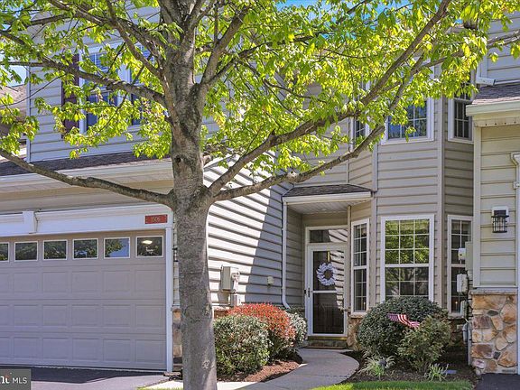 3rd image of 1506 Lexington Way