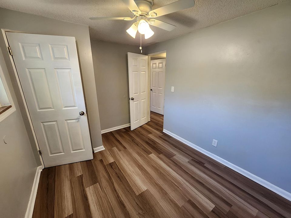 Left bedroom, view 2