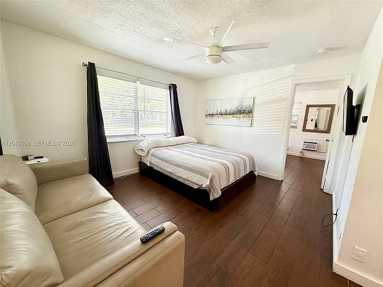 1415 SW 1st St #1 — Photo 5